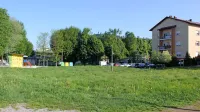 Na tej lokaciji, kjer je del zemljišča že v njeni lasti, del pa bi ga 
kupila v stečajnem postopku Gramiza, bi Občina Postojna postavila novo enoto vrtca.