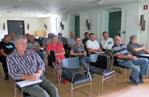 Domači ponudniki sena so opozorili, da bodo zaradi muhavosti 
vremena težko napovedali količino sena, ki ga bodo lahko 
zagotovili Kobilarni Lipica.