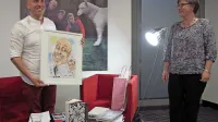 Davida Bandlja je Vladka Tucovič v Kopru razveselila z darilom, karikaturo, na kateri ga je  Lorella 
Fermo upodobila v družbi Cirila Kosmača, saj je med drugim uredil tudi zbornik o njem.   