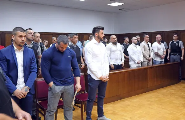 Kobram skupaj več kot 31 let zapora