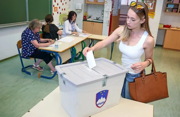 Doslej osem prijav domnevne kr&scaron;itve volilnega molka