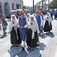 Pestro dogajanje ob morju