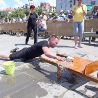 Pestro dogajanje ob morju