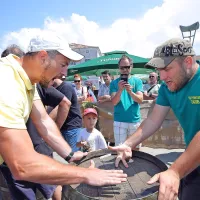 Pestro dogajanje ob morju