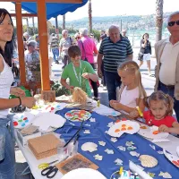 Pestro dogajanje ob morju