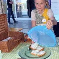 Pestro dogajanje ob morju
