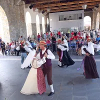 Pestro dogajanje ob morju