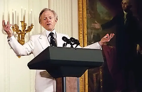 Tom Wolfe na sprejemu v Beli hiši leta 2004.