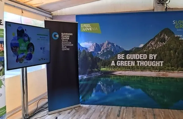 Slovenijo   v Cannesu predstavljajo kot slikovito deželo, kjer je filmarjem vse na dosegu roke. 