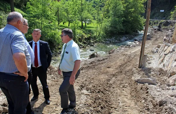 Ogled velikega gradbišča v Kanomlji