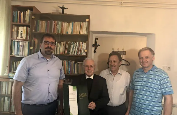 Župan Beočanin, Aleksander Lestan, podžupan Klemenčič in 
župnik Rafko Klemenčič (z leve)