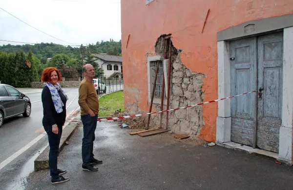 S tovornjakom čez dvori&scaron;če v hi&scaron;o