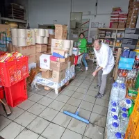 Med neurjem se je vsul strop v trgovinah Agrarie