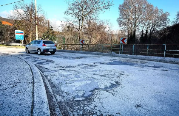 Direkcija za infrastrukturo bo v ponedeljek preplastila most čez 
Dragonjo.