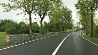V enem letu je direkcija za ceste  uspela  postaviti le  pol kilometra kovinskih ograj, postrgati nekaj brežin, posekati nekaj dreves in 
ponekod zakrpati poškodovano cestišče.