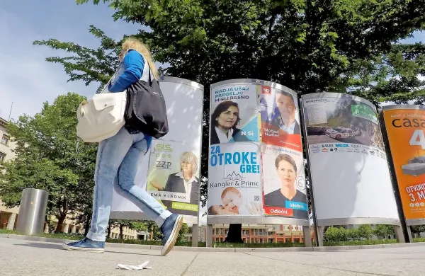 SDS ostaja v trdnem vodstvu, dobra petina neodločena