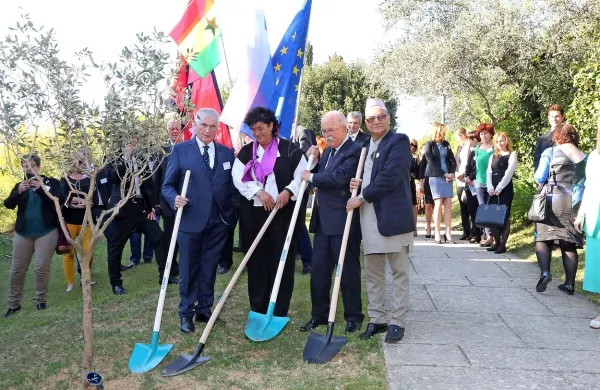 Oljki bosta opominjali na pomen medkulturnega dialoga