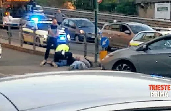 Filmska akcija slovenske policije se je končala s trčenjem v Trstu