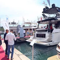 Poglede &scaron;e danes privablja več kot 200 plovil