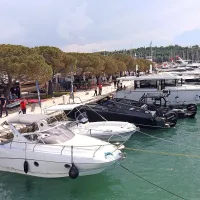 Poglede &scaron;e danes privablja več kot 200 plovil
