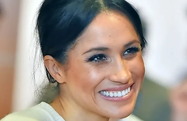 Po sobotni poroki z britanskim princem Harryjem je vojvodinja 
sussekška Meghan dobila svojo podstran na uradni spletni strani 
britanske kraljeve družine.
