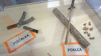 Nekaj starih igrač  je do ponedeljka na ogled v divaški knjižnici. 