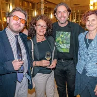 Šopek tržaškega teatra na goriški podelitvi: umetniški koordinator Igor Pison, upravna direktorica 
Barbara Briščik, igralec Danijel Dan Malalan in predsednica upravnega sveta Breda Pahor. 
