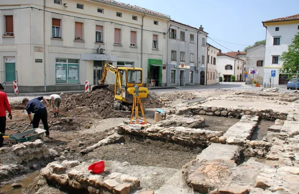 Od danes se v strogem jedru ne da parkirati