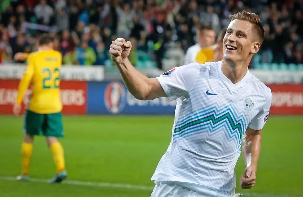Valter Birsa  je zadnjo reprezentančno tekmo odigral marca z 
Belorusijo, ko se je uradno poslovil tudi Boštjan Cesar.