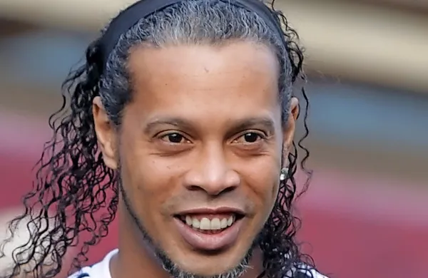 Ronaldinho naj bi se avgusta poročil z dvema izbrankama.