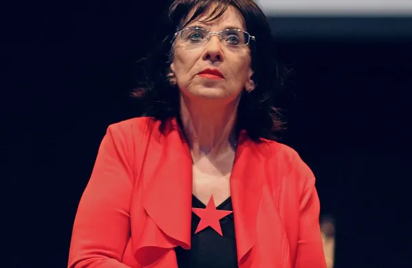 Svetlana Makarovič je na Kongresnem trgu rdečo zvezdo kot 
simbol svobode, bratstva, strpnosti in upora  opevala že lani.  