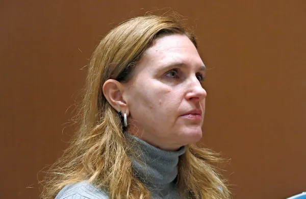 Informacijski pooblaščenec brez novega oziroma spremenjenega 
zakona o osebnih podatkih glob po uredbi, ki danes prihaja v 
uporabo, ne more izrekati, opozarja informacijska pooblaščenka 
Mojca Prelesnik.