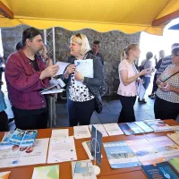 Trg sprejema različno znanje