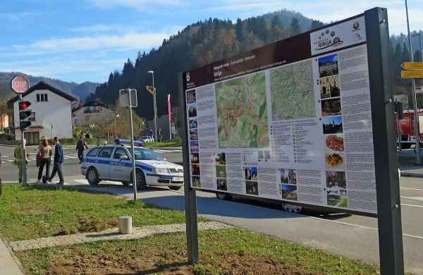 Geopark Idrija je predstavljen na promocijskih tablah.