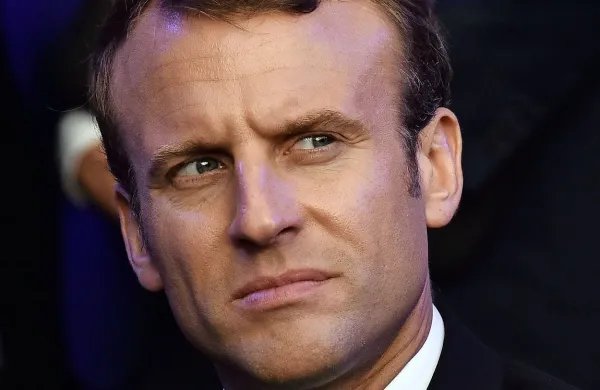 Emmanuel Macron je dejal, da protesti ne bodo ustavili njegovih 
reform, ki predvidevajo zmanjšanje porabe in krčenje javnega 
sektorja.