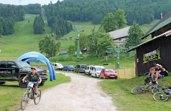 Kolesarski park na smučišču Javornik nad vasjo Lome blizu 
Črnega Vrha nad Idrijo je spet zaživel.