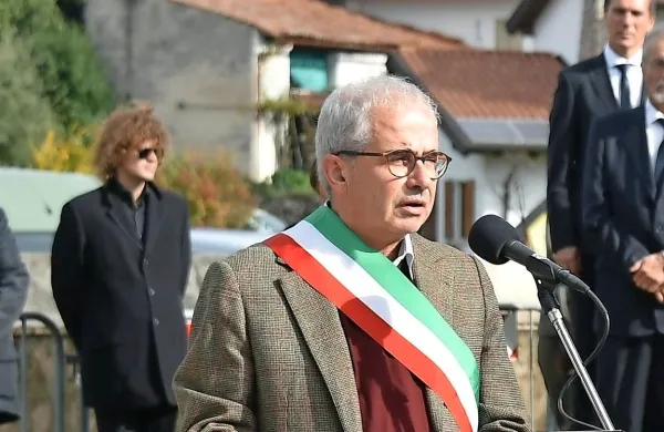 Italijanska policija je uvedla preiskavo zaradi groženj s smrtjo 
predsedniku države Sergiu Mattarelli.