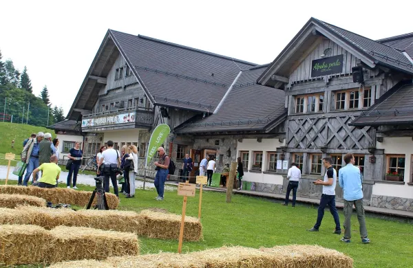 Drugi zeleni dan slovenskega turizma je na smučarski center 
Cerkno privabil trajnostno naravnane ponudnike turistom.