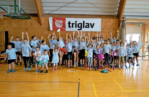 Nadebudneži v Novi Gorici  radi igrajo rokomet. 