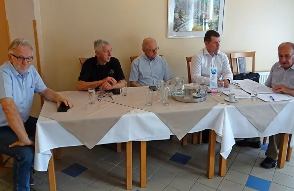 Civilna iniciativa - Stanislav Renčelj, sindikalist Damjan Volf, 
Marjan Suša, Iztok Humar in Damjan Grmek - so spet opozorili na 
nepravilnosti, ki jih vidijo v Lipici.  