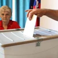 Nekaj volilcev je svoj glas na letošnjih parlamentarnih volitvah 
oddalo že včeraj.