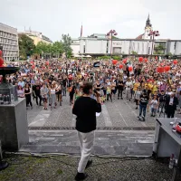 V Ljubljani več tisoč nasprotnikov politike sovra&scaron;tva