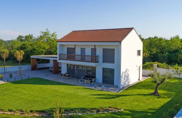 Na ogled skoraj nič-energijska hi&scaron;a Urbano-d 149