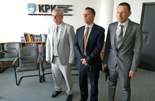 Senat KPK v novi sestavi: (z leve) Boris Štefanec, Igor Lamberger in novi član Uroš Novak.