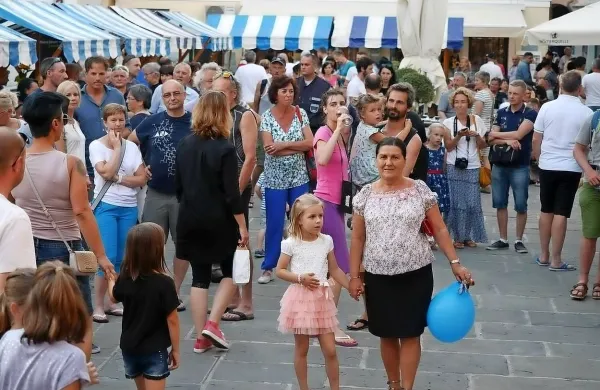 Prava izolska fe&scaron;ta