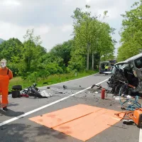 Z golfom čelno trčil v nem&scaron;ki kombi