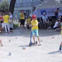 Tekli, kolesarili in plavali