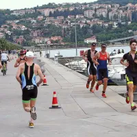 Tekli, kolesarili in plavali