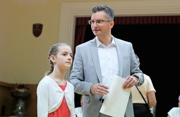 Marjan Šarec danes na volišču s hčerko