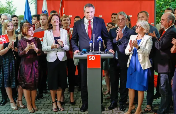 Čani stranke SD včeraj, po zaprtju volišč